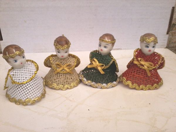 anjinhos decorativos com 4de sua preferencia.